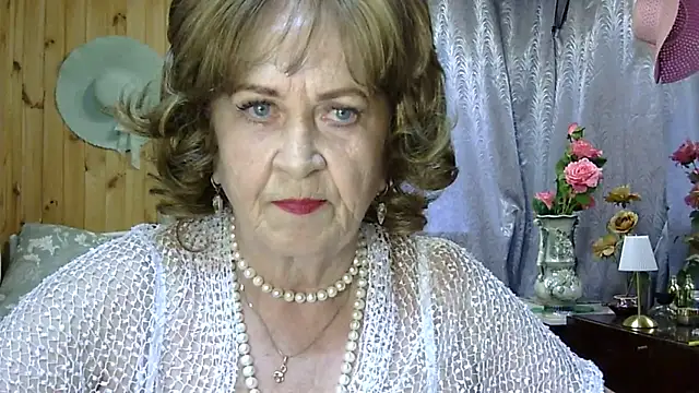 Emma52610 online show from July 25, 4:37 pm