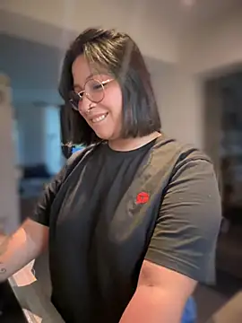 Snapshot of DannaaMeliza chatting on December 13, 8:41 am DannaaMeliza online show from December 13, 8:41 am