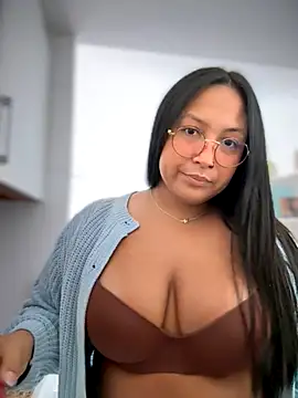 Snapshot of DannaaMeliza chatting on October 27, 10:52 am DannaaMeliza online show from October 27, 10:52 am