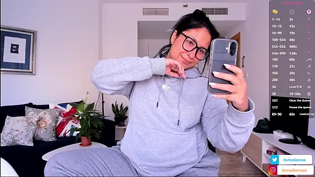 Snapshot of DannaaMeliza chatting on November 14, 10:47 am DannaaMeliza online show from November 14, 10:47 am