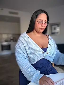 Snapshot of DannaaMeliza chatting on November 27, 9:22 am DannaaMeliza online show from November 27, 9:22 am