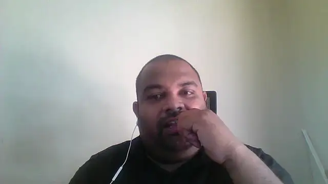 Snapshot of FatCockBoySL chatting on May 9, 4:06 am FatCockBoySL online show from May 9, 4:06 am