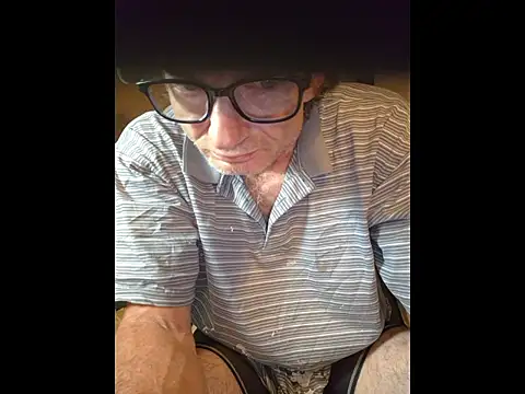 Snapshot of ROBERT0516 chatting on July 4, 5:35 am ROBERT0516 online show from July 4, 5:35 am