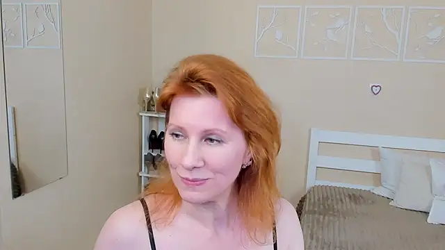 Snapshot of FoxySophia chatting on February 6, 11:15 pm FoxySophia online show from February 6, 11:15 pm