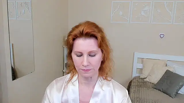 Snapshot of FoxySophia chatting on February 8, 10:51 pm FoxySophia online show from February 8, 10:51 pm