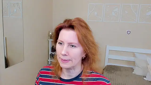 Snapshot of FoxySophia chatting on February 24, 8:36 pm FoxySophia online show from February 24, 8:36 pm