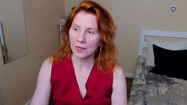 Snapshot of FoxySophia chatting on October 1, 3:45 am FoxySophia online show from October 1, 3:45 am