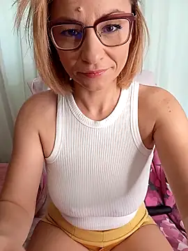 Snapshot of Aniria chatting on September 16, 5:41 am Aniria online show from September 16, 5:41 am