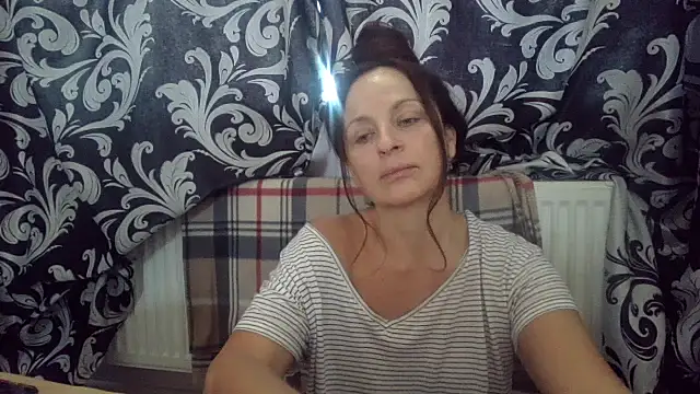 Snapshot of LindaStarS chatting on November 2, 8:06 am LindaStarS online show from November 2, 8:06 am