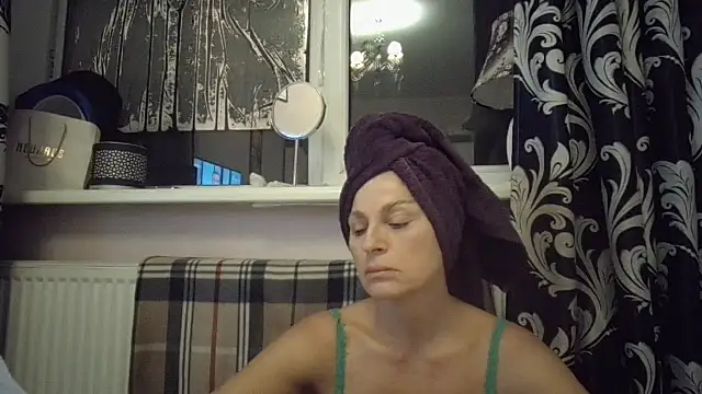 Snapshot of LindaStarS chatting on November 22, 5:01 pm LindaStarS online show from November 22, 5:01 pm