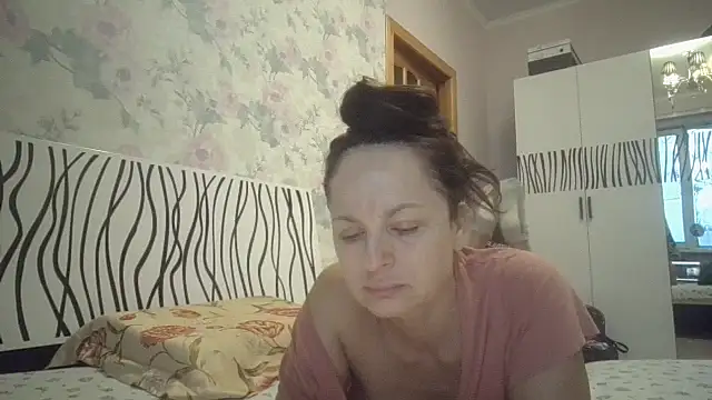 Snapshot of LindaStarS chatting on December 1, 2:00 pm LindaStarS online show from December 1, 2:00 pm