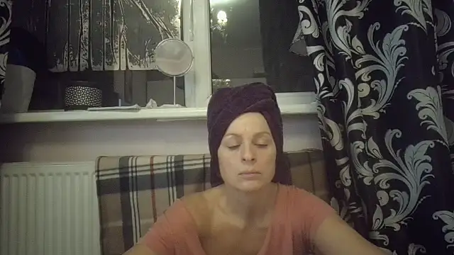 Snapshot of LindaStarS chatting on December 3, 6:17 pm LindaStarS online show from December 3, 6:17 pm