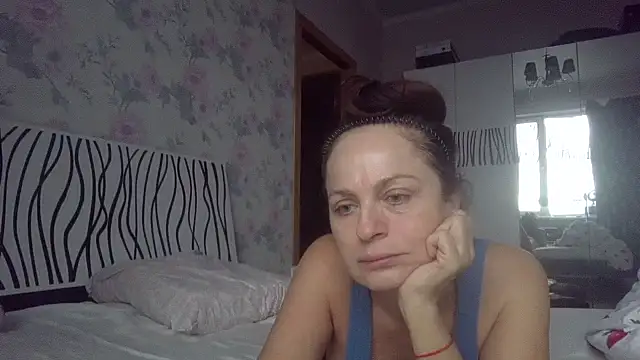 Snapshot of LindaStarS chatting on December 14, 7:03 am LindaStarS online show from December 14, 7:03 am