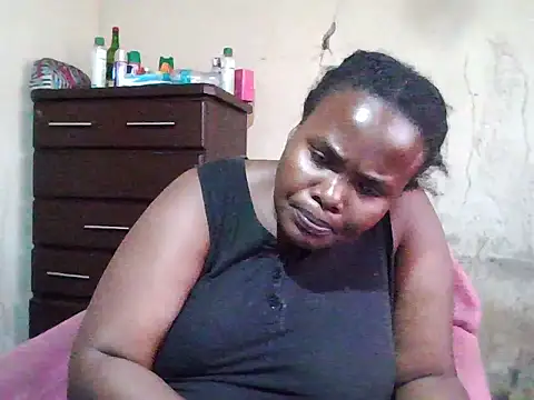 Snapshot of sexybigboobz chatting on June 15, 1:35 pm sexybigboobz online show from June 15, 1:35 pm
