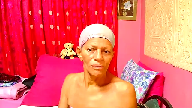 SLUTTYROXY online show from February 7, 3:12 am