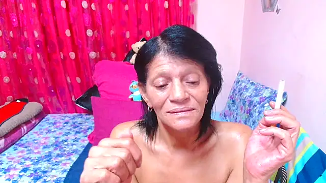 SLUTTYROXY online show from April 24, 6:43 pm