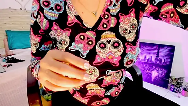 Snapshot of lilahSweet chatting on November 12, 11:43 am lilahSweet online show from November 12, 11:43 am