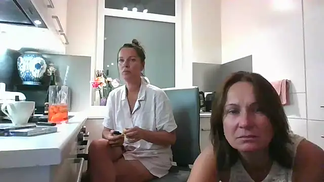 AnnaWaller online show from August 8, 11:07 pm