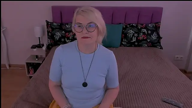 sabrinamacmarren online show from February 6, 8:29 am