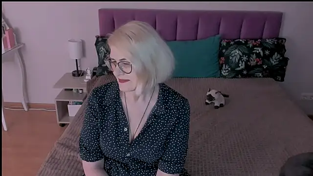 sabrinamacmarren online show from March 2, 7:23 pm