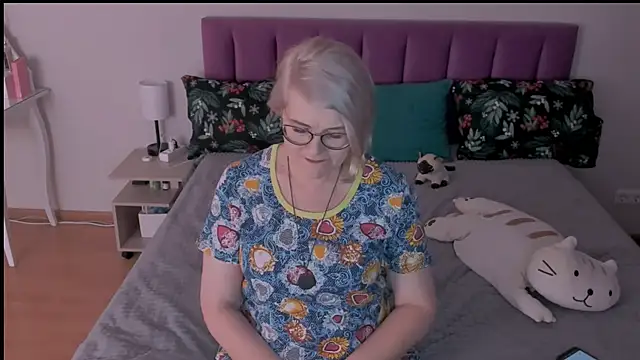 sabrinamacmarren online show from March 5, 8:21 pm