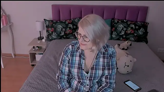 sabrinamacmarren online show from March 7, 6:54 pm