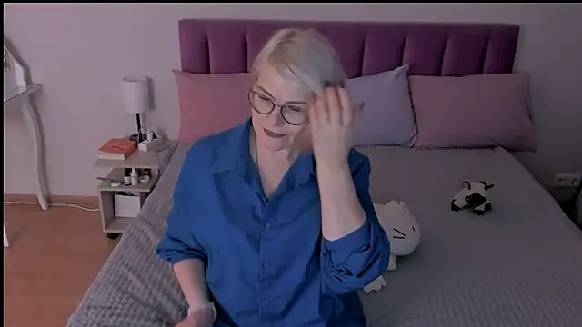 sabrinamacmarren online show from March 11, 4:18 pm