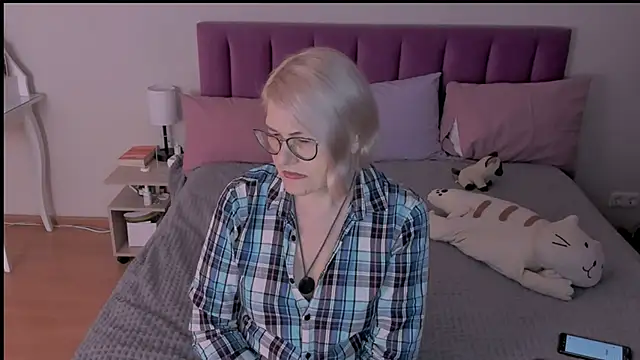 sabrinamacmarren online show from March 22, 8:15 pm