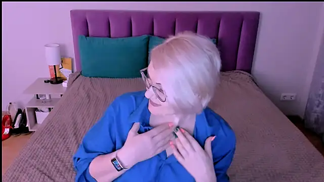 sabrinamacmarren online show from September 30, 4:01 pm