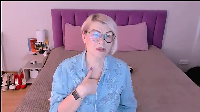 sabrinamacmarren online show from November 27, 9:44 am