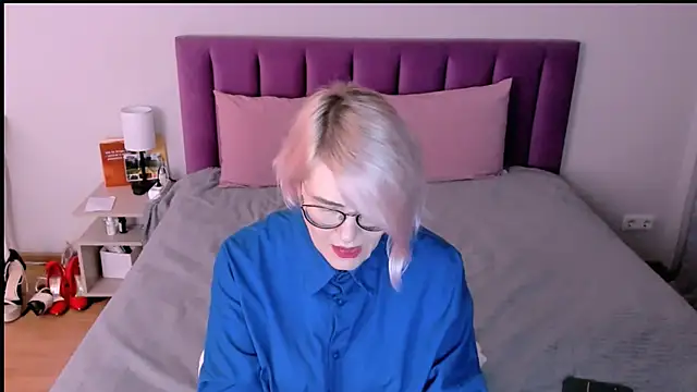 sabrinamacmarren online show from December 2, 1:39 pm