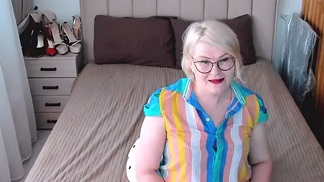 sabrinamacmarren online show from July 10, 3:14 pm
