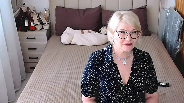 sabrinamacmarren online show from July 11, 11:57 am