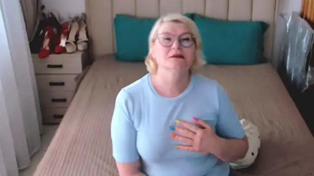 sabrinamacmarren online show from August 1, 1:43 pm