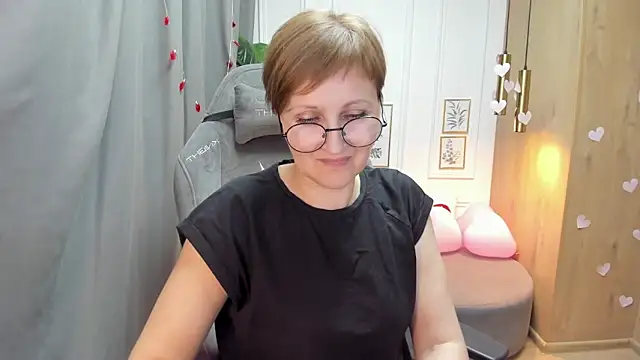 Snapshot of Paris_Cherry chatting on February 18, 7:41 pm Paris Cherry online show from February 18, 7:41 pm