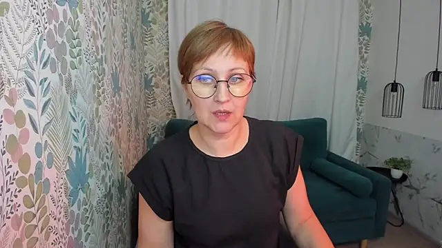 Snapshot of Paris_Cherry chatting on February 20, 4:14 pm Paris Cherry online show from February 20, 4:14 pm