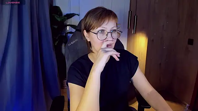 Snapshot of Paris_Cherry chatting on February 22, 1:35 pm Paris Cherry online show from February 22, 1:35 pm