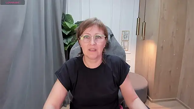 Snapshot of Paris_Cherry chatting on February 23, 4:46 pm Paris Cherry online show from February 23, 4:46 pm