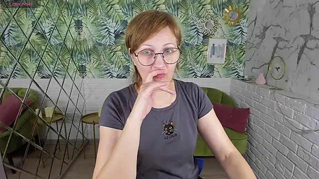 Snapshot of Paris_Cherry chatting on March 8, 8:03 pm Paris Cherry online show from March 8, 8:03 pm