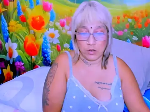 Snapshot of indianroxy chatting on July 2, 3:23 am indianroxy online show from July 2, 3:23 am