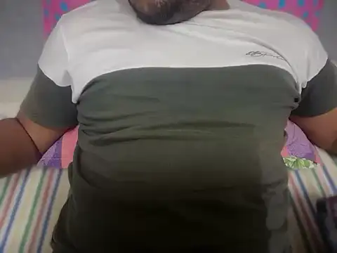 Snapshot of Randy642001 chatting on October 28, 1:25 pm Randy642001 online show from October 28, 1:25 pm