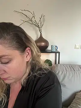 Snapshot of Anna_Alexa chatting on December 10, 1:00 pm Anna Alexa online show from December 10, 1:00 pm