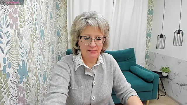 EvelynJoyful online show from February 3, 5:18 am