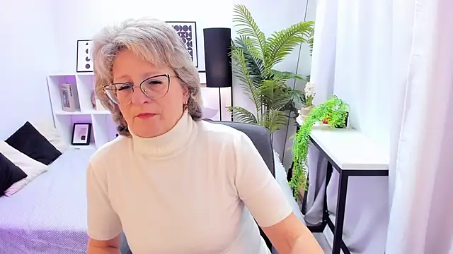 EvelynJoyful online show from November 4, 5:06 am