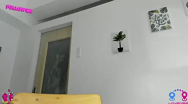 Snapshot of hottycrishina chatting on January 13, 9:19 am hottycrishina online show from January 13, 9:19 am