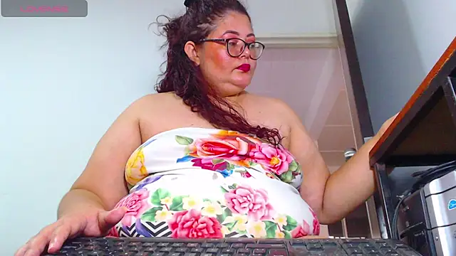 ashelymalefica online show from May 25, 6:47 pm