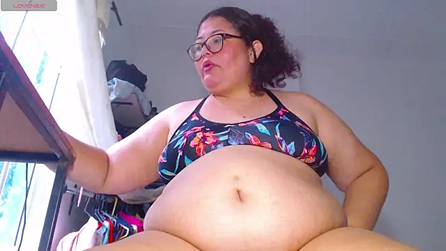 ashelymalefica online show from June 17, 9:05 pm