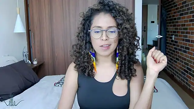 Snapshot of illaroom chatting on December 3, 9:45 pm illaroom online show from December 3, 9:45 pm