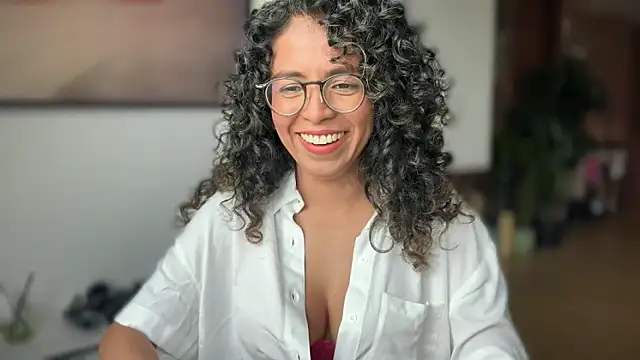 Snapshot of illaroom chatting on October 28, 4:53 pm illaroom online show from October 28, 4:53 pm