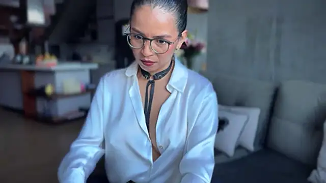 Snapshot of illaroom chatting on November 6, 10:21 pm illaroom online show from November 6, 10:21 pm